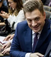 Депутат-коммунист Камнев обратился к Минпромторгу с требованием снизить стоимость LADA на внутреннем рынке, после того как выяснилось, что машины дешевле за пределами страны, в том числе в Белоруссии.