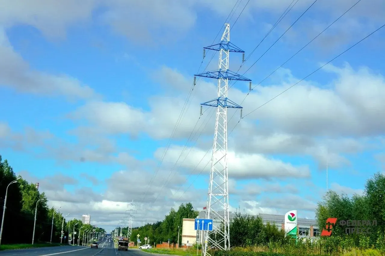 В рамках проекта планируется выведение 51 участка ЛЭП и 10 трансформаторных подстанций из зоны строительства; основная часть средств — 2,9 млрд рублей в 2026 году, 0,6 млрд — для Ленинградской области.