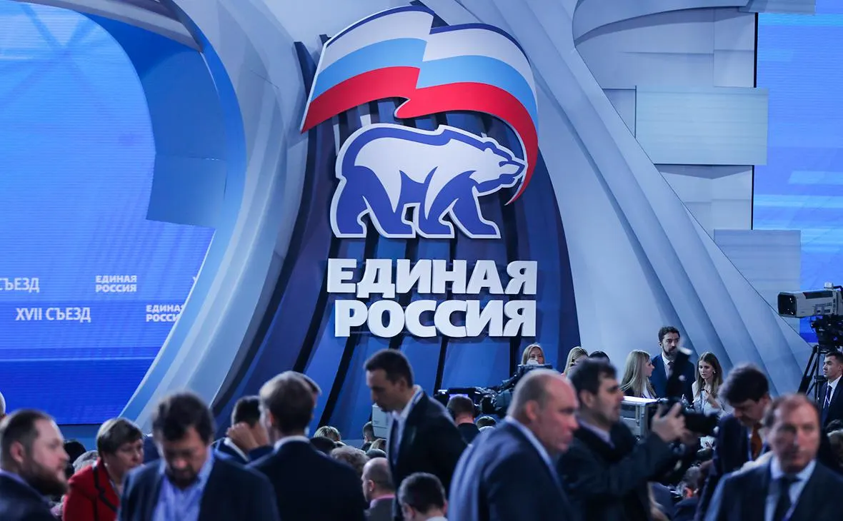 Управление МВД по Петербургу и Ленобласти отказалось составлять протоколы на представителей Единой России за ссылки на Instagram и Facebook, сославшись на удалённость материалов. КПРФ подала заявление; арест кандидата Ивана Апостолевского может повлиять на сентябрьские выборы.