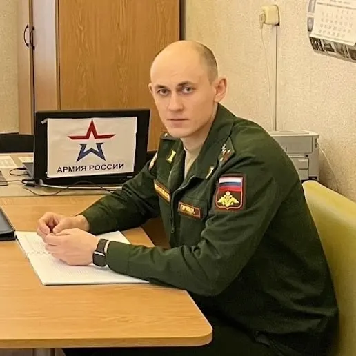 Начальник пункта отбора контрактников в республике Карелия арестован; в Санкт-Петербурге задержаны два бывших военкома по подозрению в мошенничестве и участии в схемах, связанных с попаданием в частные военные компании.