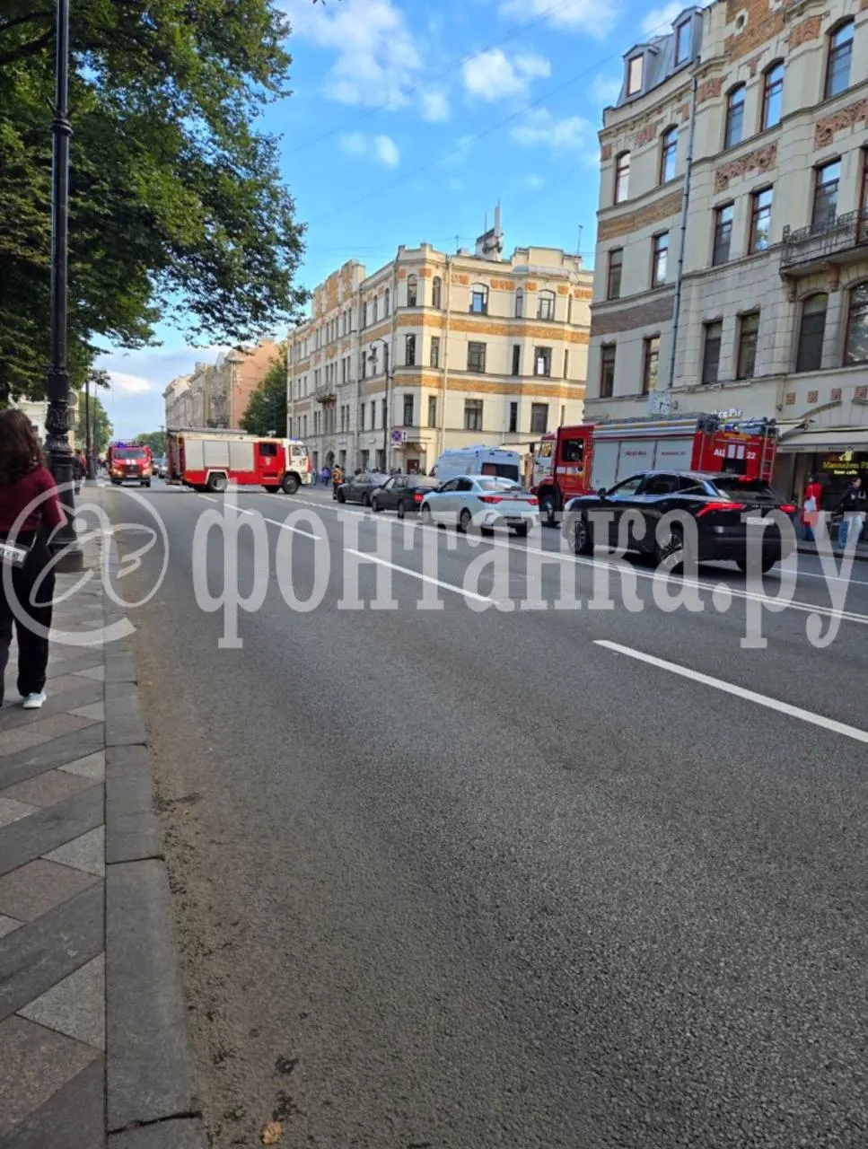 Пожарные оперативно локализовали возгорание возле одного из павильонов; пострадавших не зарегистрировано.