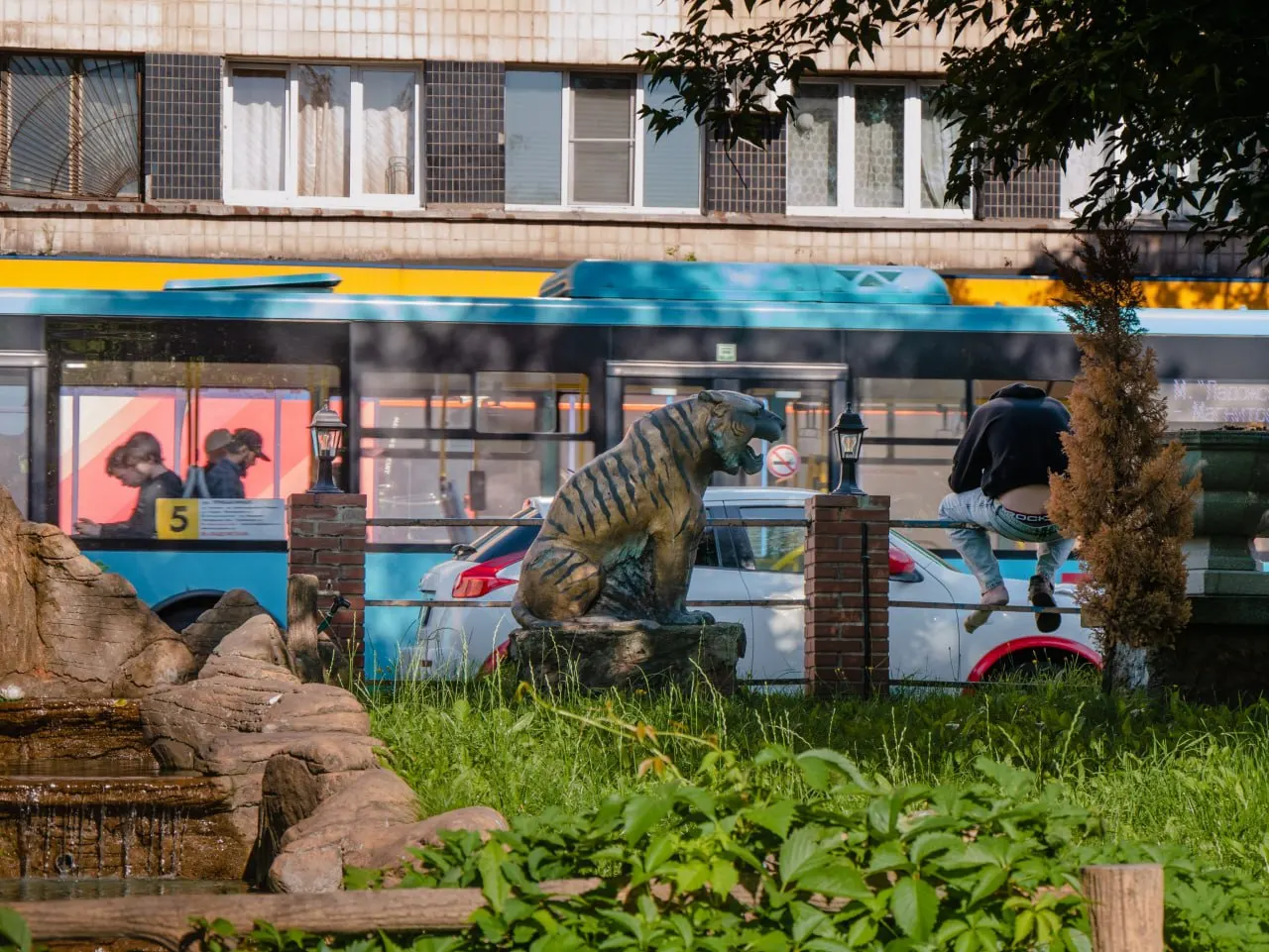 Сводка происшествий в Санкт-Петербурге и за его пределами: ДТП в Колпинском районе, гибель военнослужащего и другие события в России и мире.