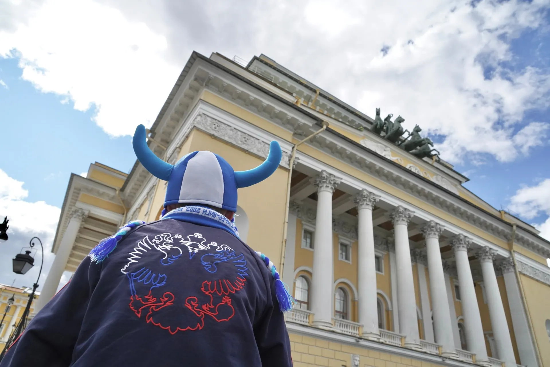 Открытая тренировка клуба «Зенит» пройдет у Александринского театра в Санкт‑Петербурге с расписанием на день и ограничениями движения.