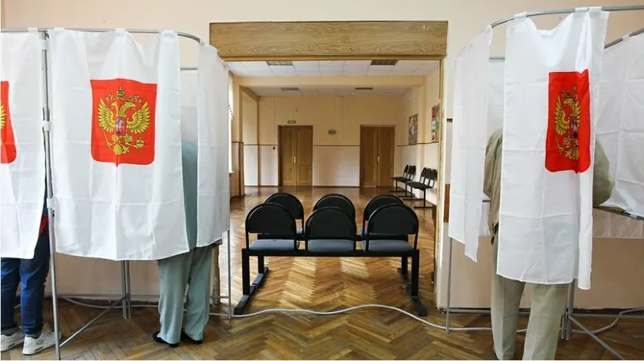 Общественная палата РФ выпустила методичку для партийных наблюдателей на выборах, которую некоторые партии назвали имитацией и сомневаются в её эффективности.