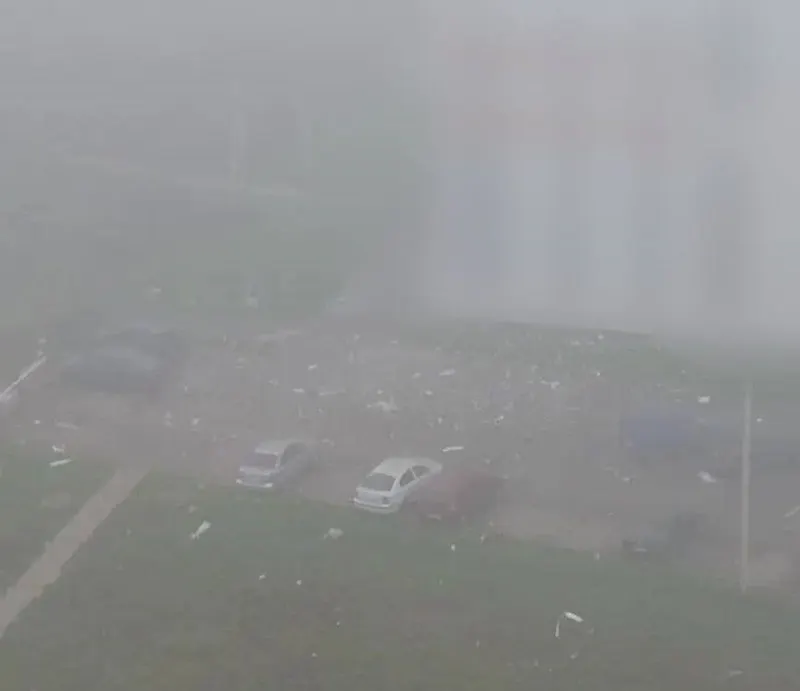 Пять человек, включая ребенка, пострадали в Белгородской области и Уфе в результате атак беспилотников; зафиксированы повреждения домов и обломков в нескольких районах.