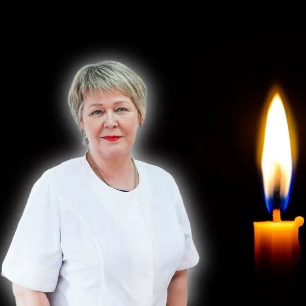 После атаки беспилотников в Архипо-Осиповке погибла медсестра Надежда Мазаник, прожившая в Ломоносове; в регионе зарегистрированы погибшие и пострадавшие.