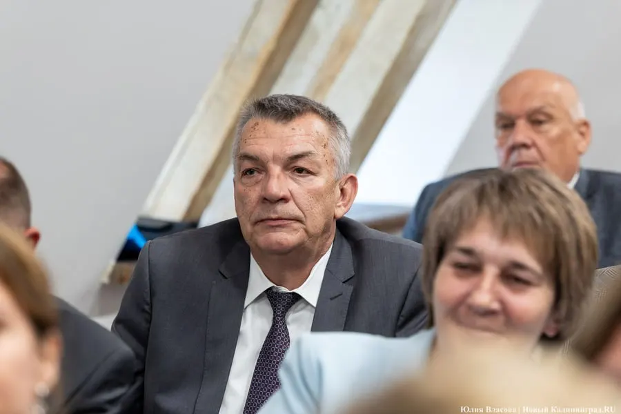 Фрунзенский суд Санкт-Петербурга огласил приговор бывшим руководителям Зеленоградска и предпринимателю по делу о злоупотреблениях; оба осуждены и взяты под стражу.