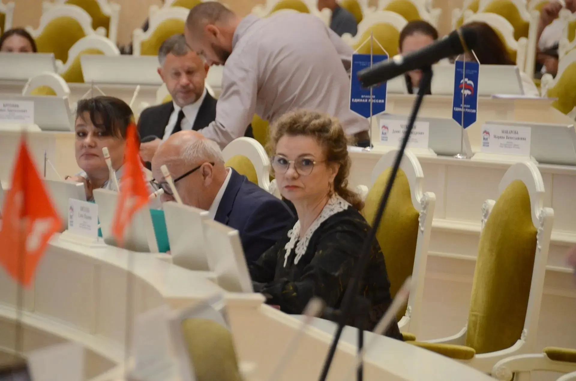Депутат Санкт-Петербурга Елена Рахова признана виновной; суд вынес наказание: 5 лет условно с испытательным сроком 4 года 6 месяцев, штраф 2,6 млн рублей, а также запрет занимать государственные должности на 1 год 8 месяцев.