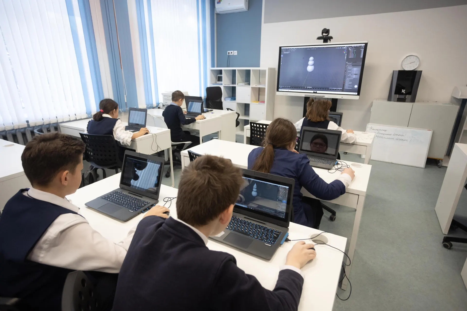 Рассказываем о направлениях применения искусственного интеллекта в образовании и о подготовленных методических рекомендациях.