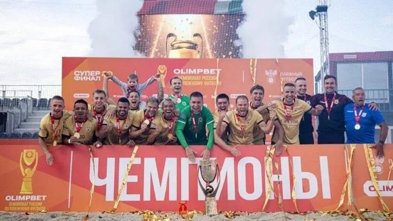 Саратовская команда победила сборную Санкт-Петербурга в финальном матче, впервые став чемпионом России по пляжному футболу.