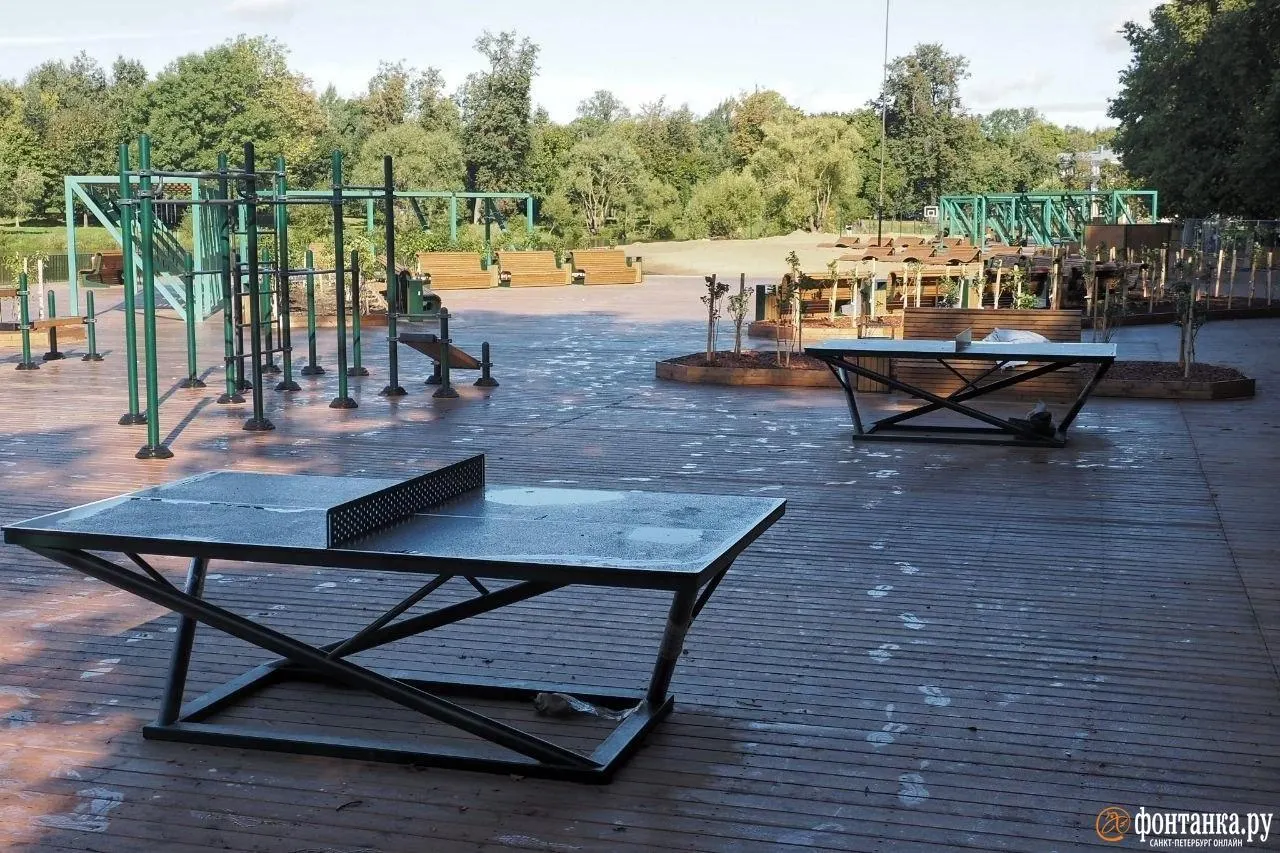 Завершаются работы по благоустройству зоны отдыха и пляжа у Колонистского пруда; планируется установка камер видеонаблюдения и открытие зоны для посетителей.