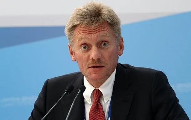 Пресс-секретарь Кремля заявил, что в РФ к журналистам относятся открыто и они работают со всеми без запретов, контрастируя с ситуацией в США.