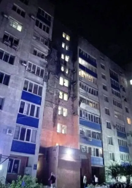 За ночь над регионом уничтожены 516 беспилотников; повреждены порт Усть-Луга и жилой дом в Новокуйбышевске; пострадавших нет.