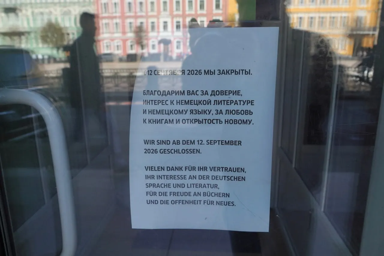 Дипломатические шаги между двумя странами привели к закрытию Гёте-Института в Санкт-Петербурге и соответствующих офисов; Германия закрыла консульство России в Бонне, Россия ответила закрытием немецкого генконсульства в Петербурге.