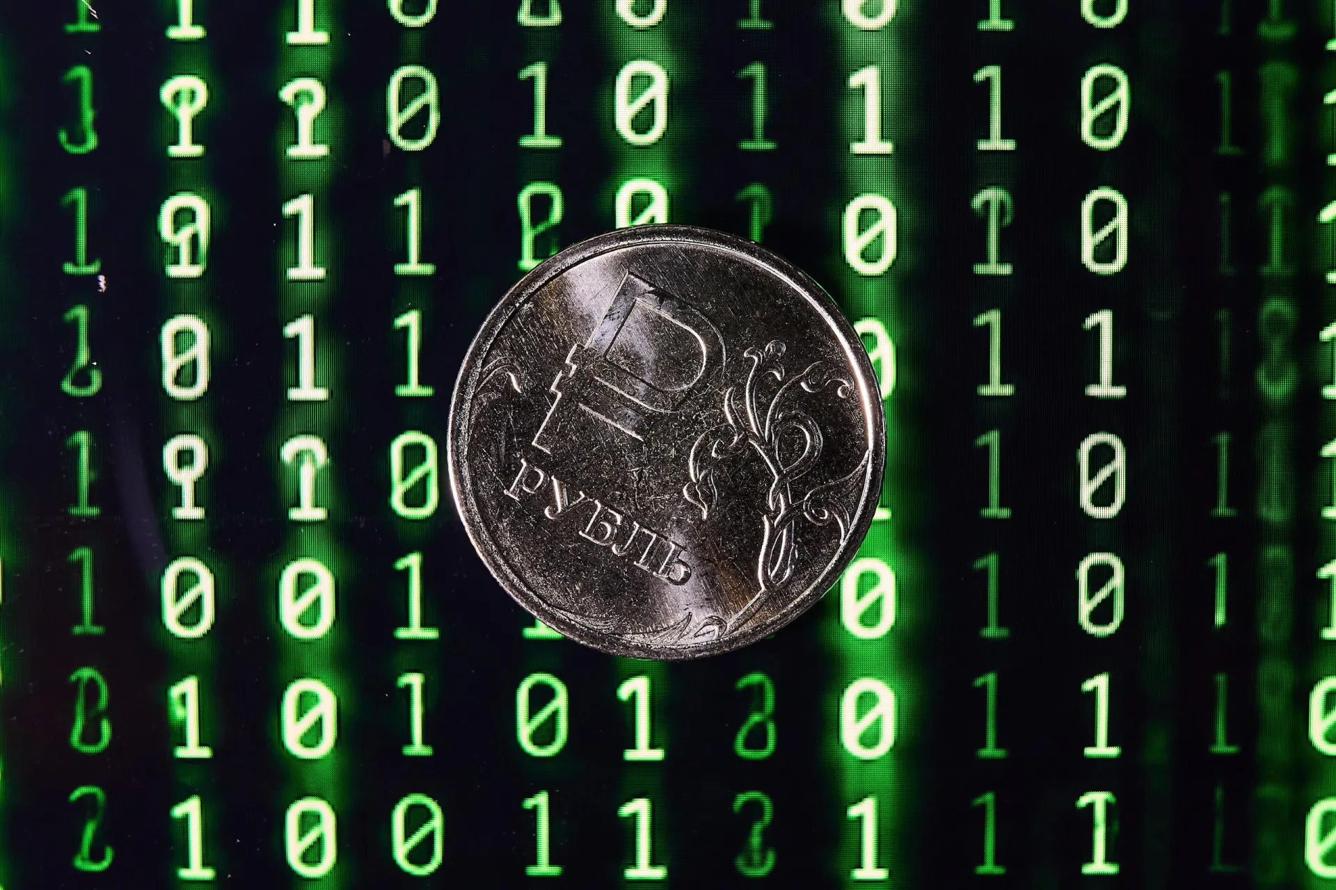 Новый способ оплаты вызывает интерес, но многие россияне относятся к нему с сомнением. Разбираемся, кому цифровой рубль может принести пользу и какие вопросы остаются без ответов.