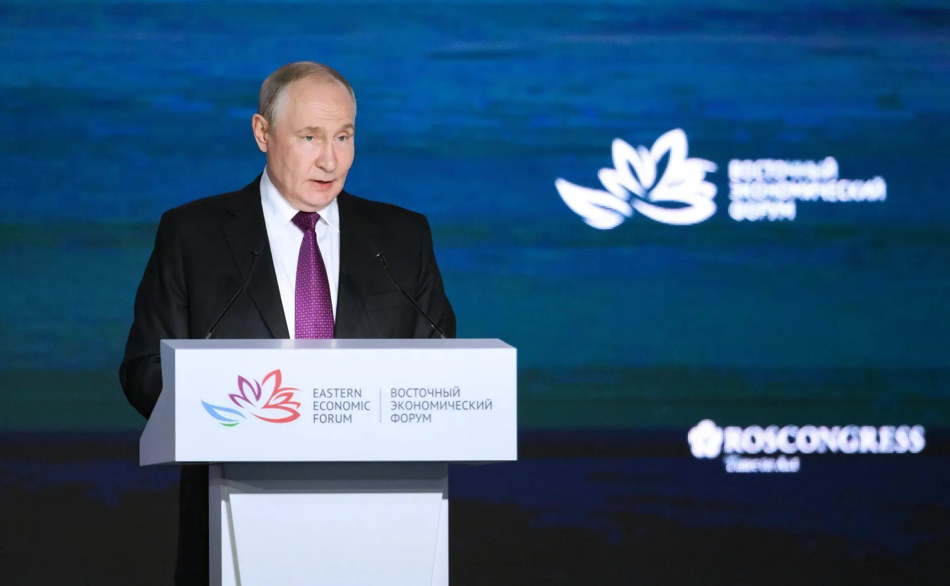 На пленарном заседании Всемирного экономического форума Путин указал на демографические проблемы и подчеркнул необходимость учитывать факторы, влияющие на рождаемость, при этом отметил, что СВО не является основным фактором.