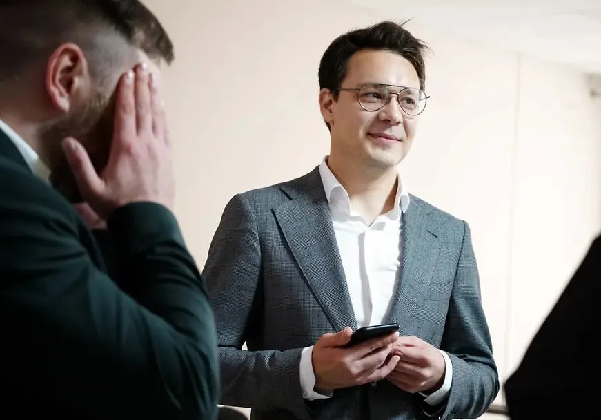 Ленинградский областной суд оставил регистрацию кандидата Ильшата Нафикова на выборах, отклонив иск о его снятии, связанный с распространением агитационных материалов.