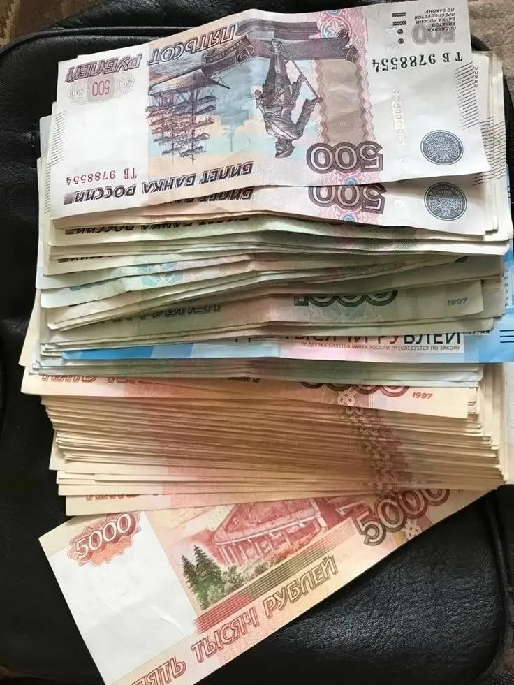 Депутат предложил ввести годовую премию, часто называемую 13‑й зарплатой, для всех работников на первом этапе — в бюджете сферы.
