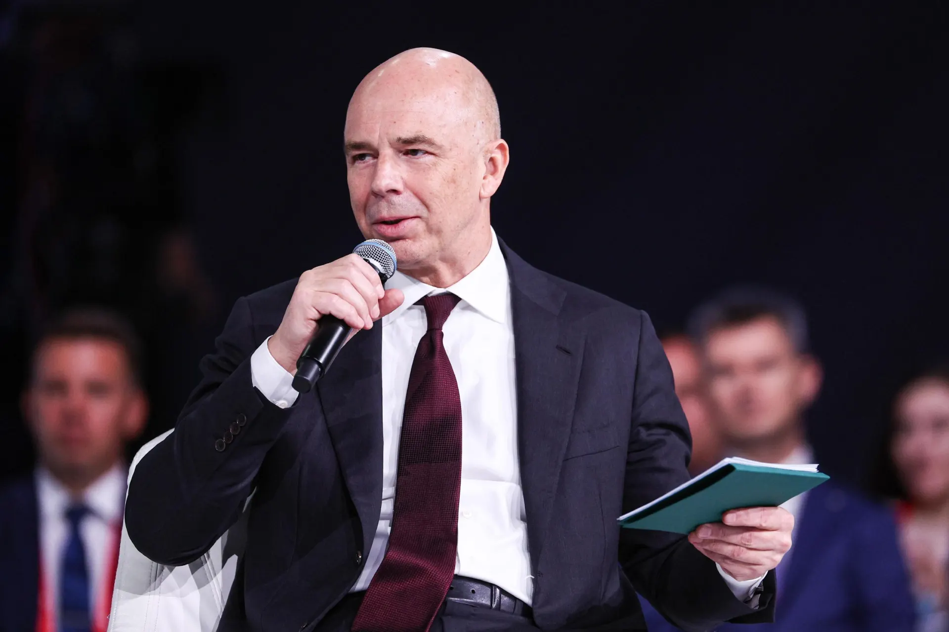 Минфин озвучил параметры бюджета и возможность остановить снижение ключевой ставки до весны.