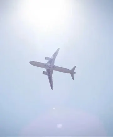Укорочённая версия МС-21-210 рассчитана на примерно 156 кресел и может конкурировать с Airbus A320 и Boeing 737; за счёт меньшей массы она сможет летать дальше.