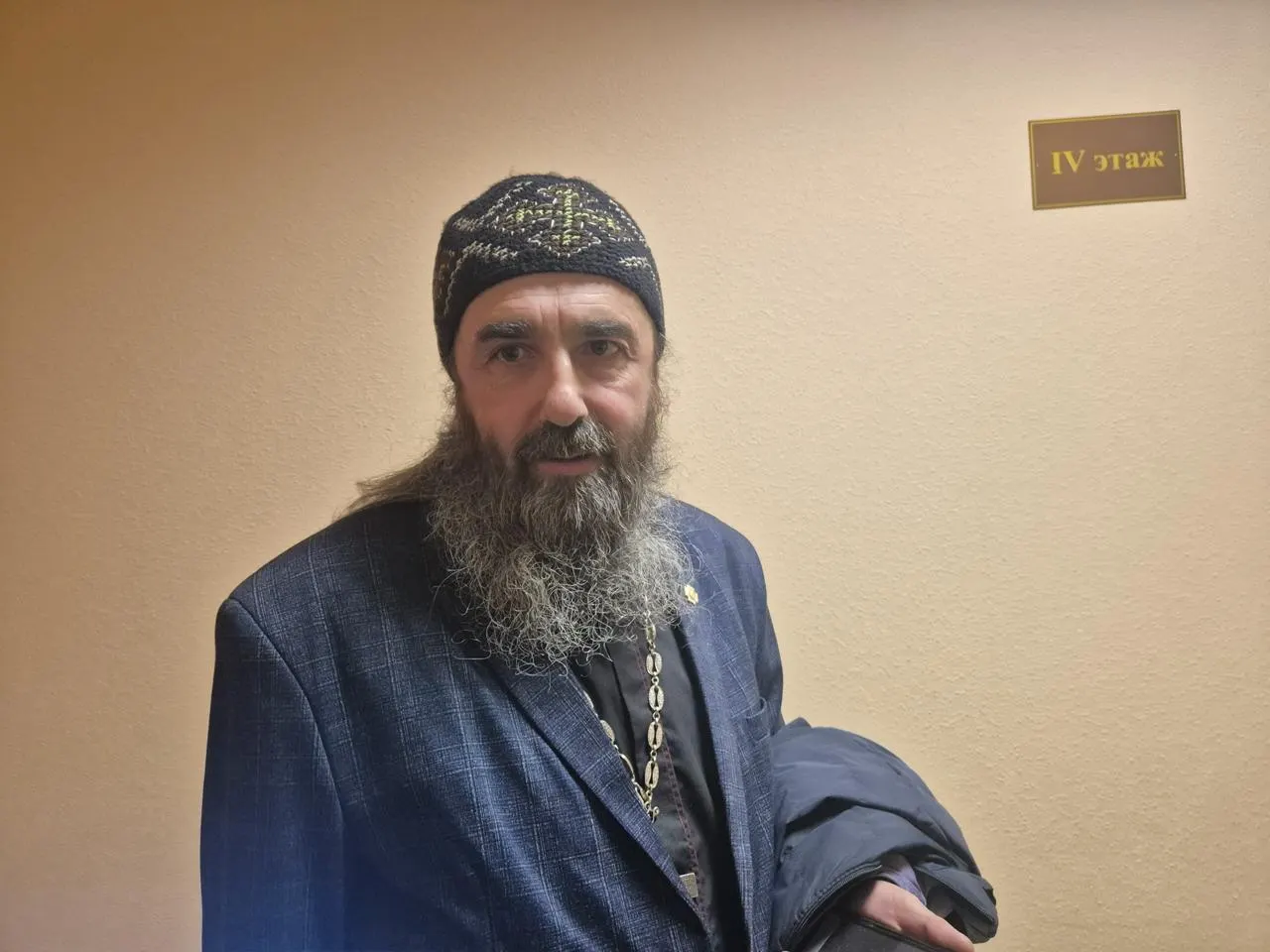 Священнослужитель и правозащитник получил штраф за участие в деятельности организации, признанной нежелательной.
