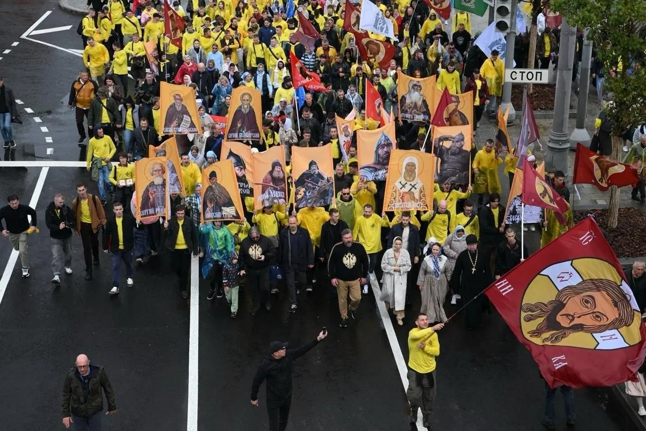 В Москве прошёл крестный ход от Храма Христа Спасителя до Новодевичьего монастыря. По данным МВД, участие приняли около 100 тысяч человек; организаторы запустили сайт и бесплатное приложение.