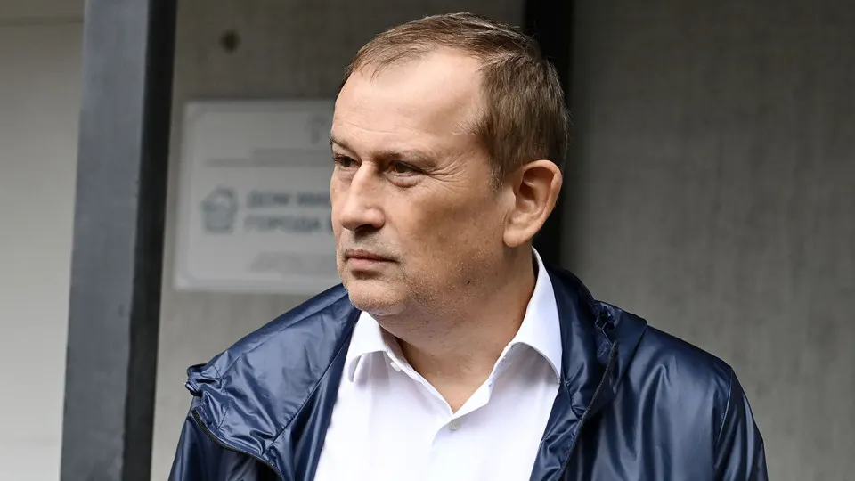 После остановки крупнейшего НПЗ региона ситуация с бензином остается напряженной: власти обещают вернуть ситуацию к норме к октябрю, на заправках возникают очереди.