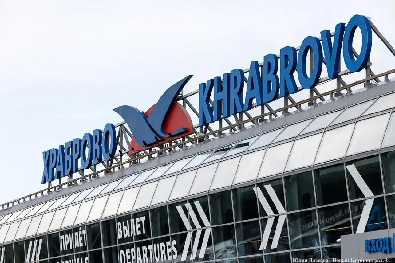 16 октября часть рейсов между Калининградом и Москвой отменена или задержана из‑за временных ограничений воздушного пространства в Ленинградской области; ограничения позже сняли.