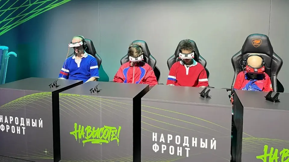 Новый норматив по управлению беспилотниками внедряется в рамках проекта «На высоте!». Школьники и студенты в нескольких регионах начнут осваивать пилотирование, программирование и сборку дронов.