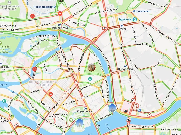 На главных дорогах города фиксируются серьёзные задержки: заторы на Садовой улице, Лиговском и Московском проспектах и по КАД.