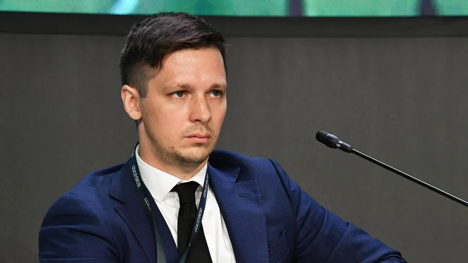 Экономисты отмечают, что консолидированный бюджет приблизился к 39% ВВП; правительство анонсирует новые налоговые инициативы и увеличение расходов, включая оборону.