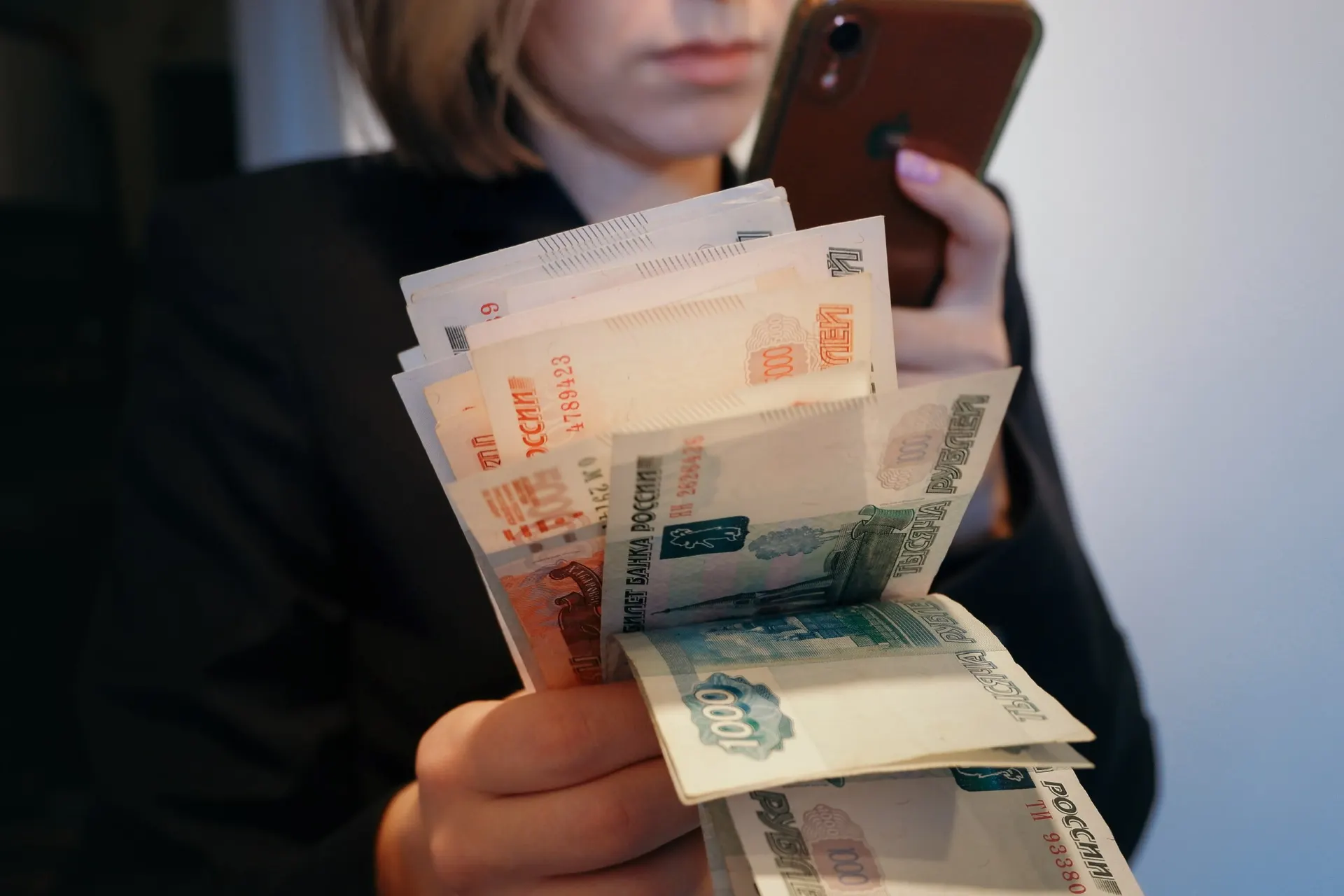 Экономика России сталкивается с барьерами не из‑за дорогих кредитов; обсуждается роль ставки Центробанка.