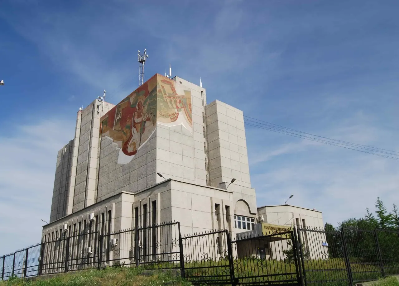 Новые правила позволяют закрывать несекретные архивные сведения, ограничивая доступ к делам репрессированных, что вызывает вопросы у исследователей.