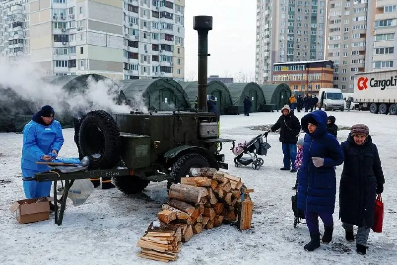 Независимая комиссия ООН заявила, что российские власти систематически подвергали гражданскую инфраструктуру Украины атакам, что квалифицируется как военные преступления и преступления против человечности.