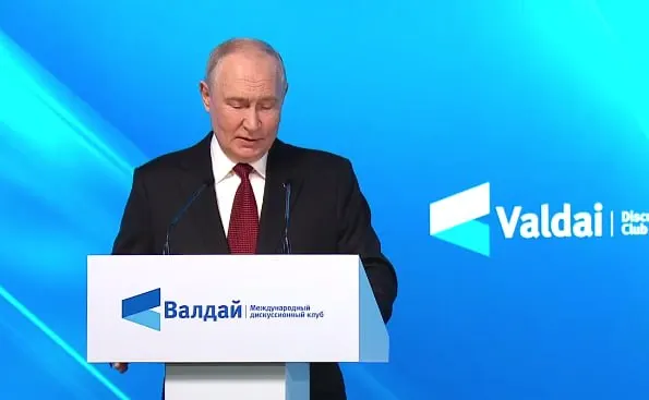 Лидер объяснил причины действий и роль внешних факторов, призвав к мирному диалогу и защите суверенитета страны.