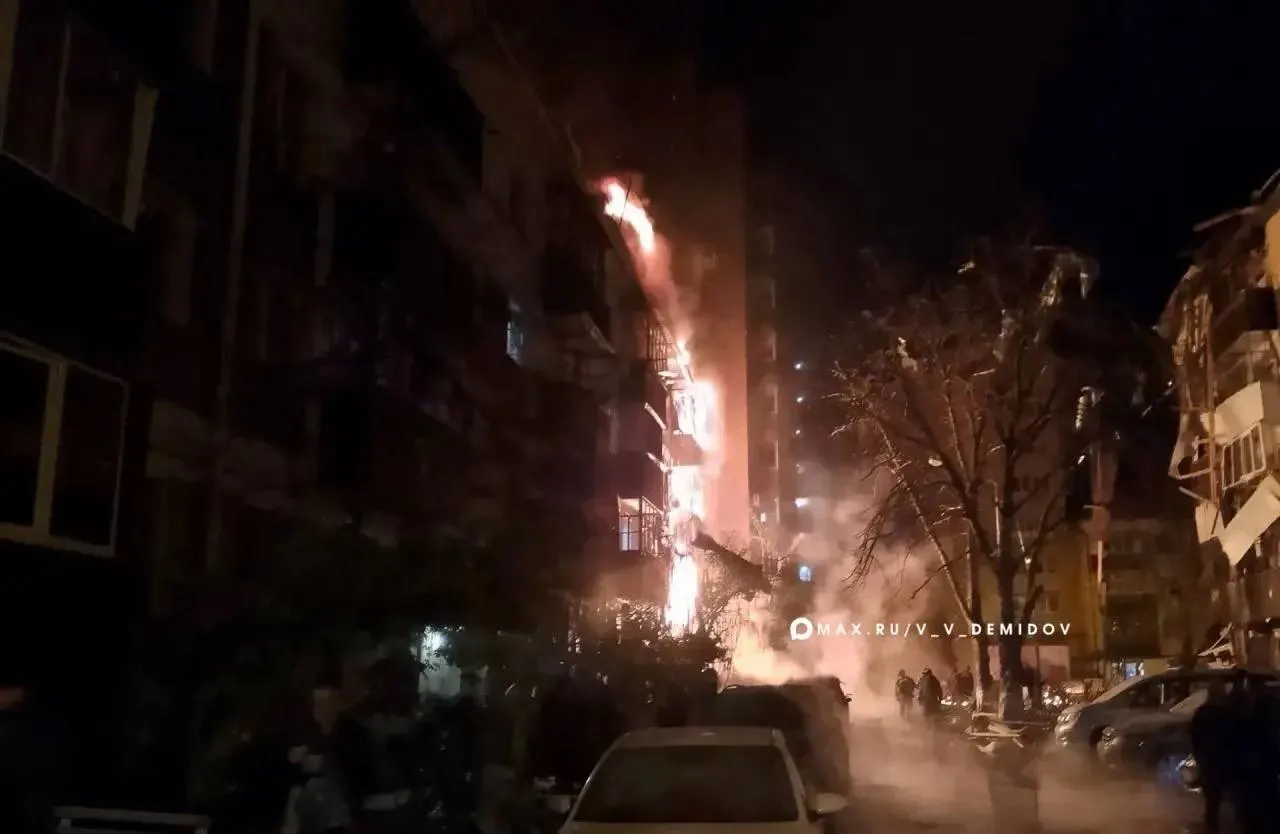 За ночь дроны нанесли удары по Белгородской и Воронежской областям; погиб мирный житель, есть пострадавшие.
