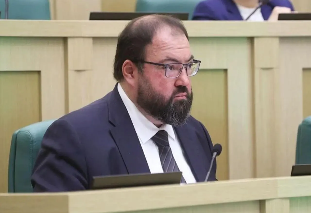 Минцифры и Минобороны обсудили меры защиты дата-центров после недавних атак беспилотников на крупную технологическую компанию; восстановление инфраструктуры может занять месяцы.