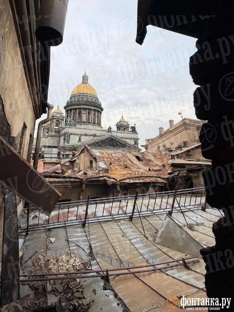 Пожар повредил внутренние помещения особняка Миллера и соседнего доходного дома; очаг возгорания локализован, пожарные продолжают работы по ликвидации последствий.